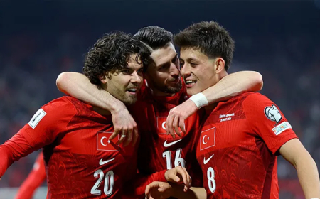 Son dakika haberi: A Milli Futbol Takımı, Dünya Kupası play-off finalinde! Milliler, Romanya’yı devirdi…