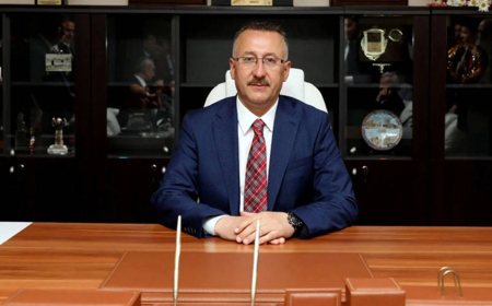 İhracı istenen AKP’li Adapazarı Belediye Başkanı istifa etti