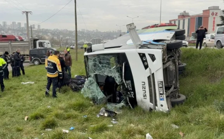 Samsun'da öğrencileri taşıyan minibüs devrildi: 15 yaralı