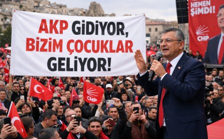 Özgür Özel’in Nevşehir mitingine pankart damga vurdu! Gündem yaratan mesaj dikkat çekti