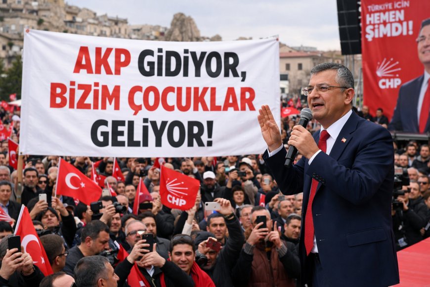Özgür Özel’in Nevşehir mitingine pankart damga vurdu! Gündem yaratan mesaj dikkat çekti