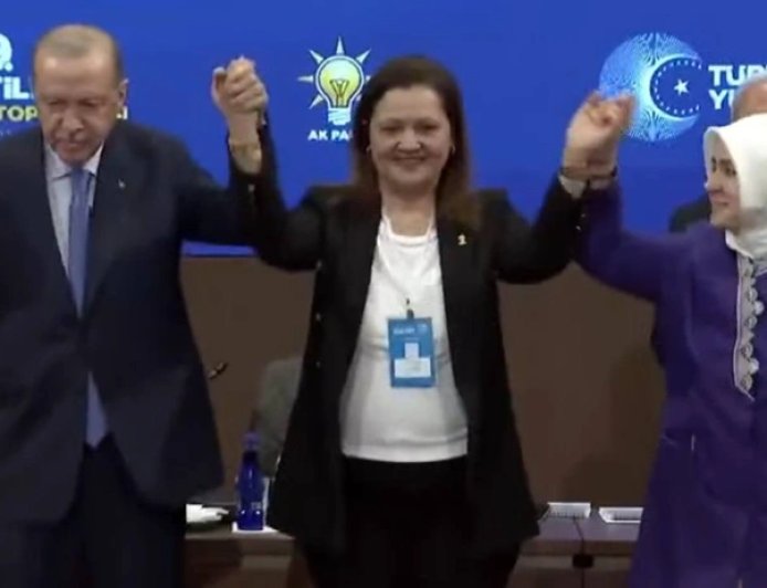 Cumhurbaşkanı Erdoğan Duyurdu: Afyonkarahisar Belediye Başkanı Burcu Köksal AK Parti’ye Katıldı